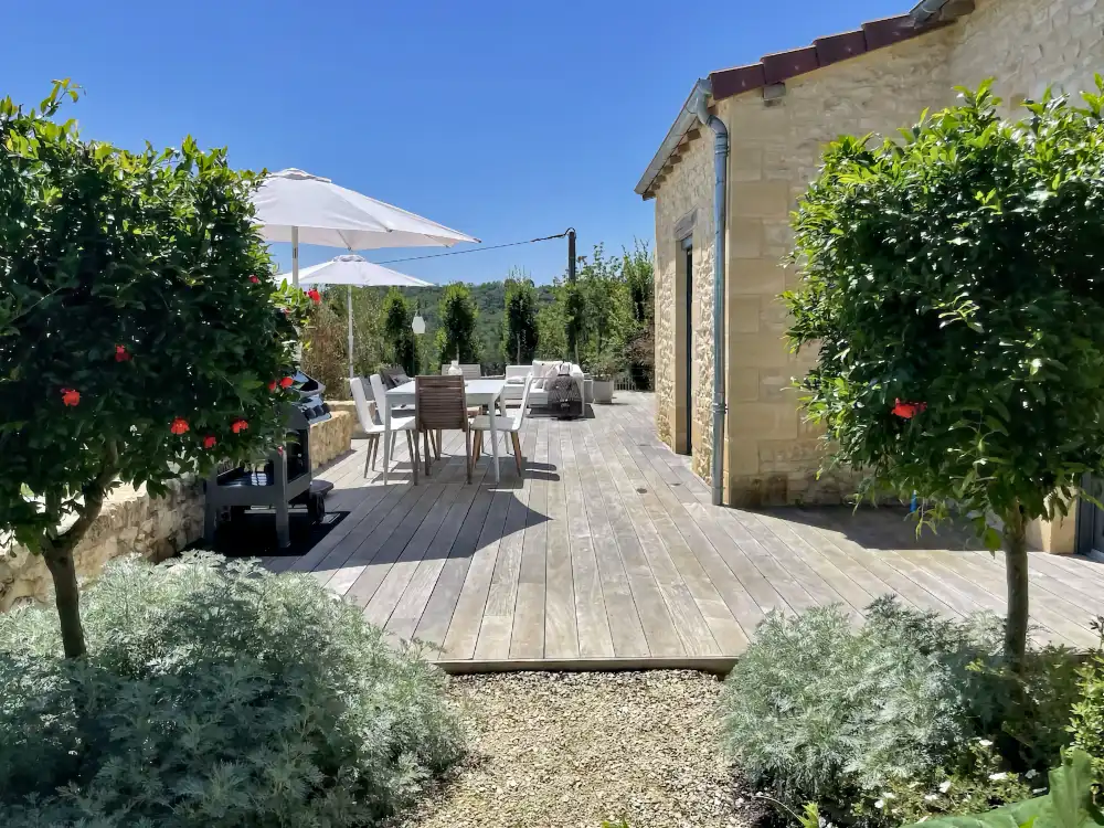 Terrasse du gîte Les Charmes des Maisons de Salon pour 6 personnes